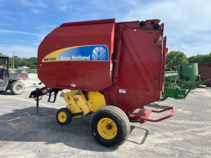 new-holland-br7060-image-3