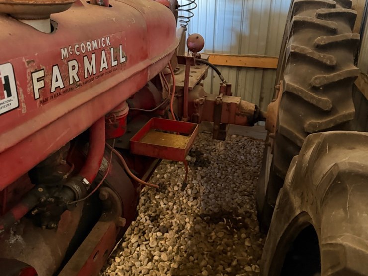 ihc-h-tractor,-narrow-front-image-4