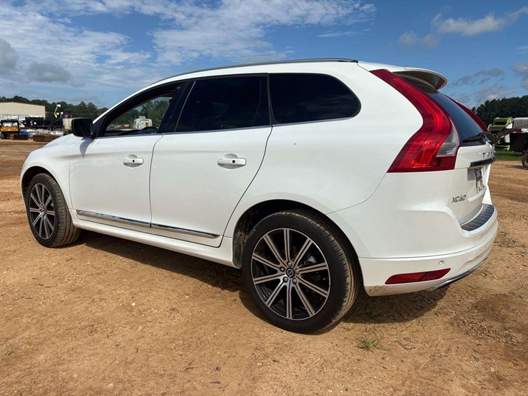 2016-volvo-xc60-image-2