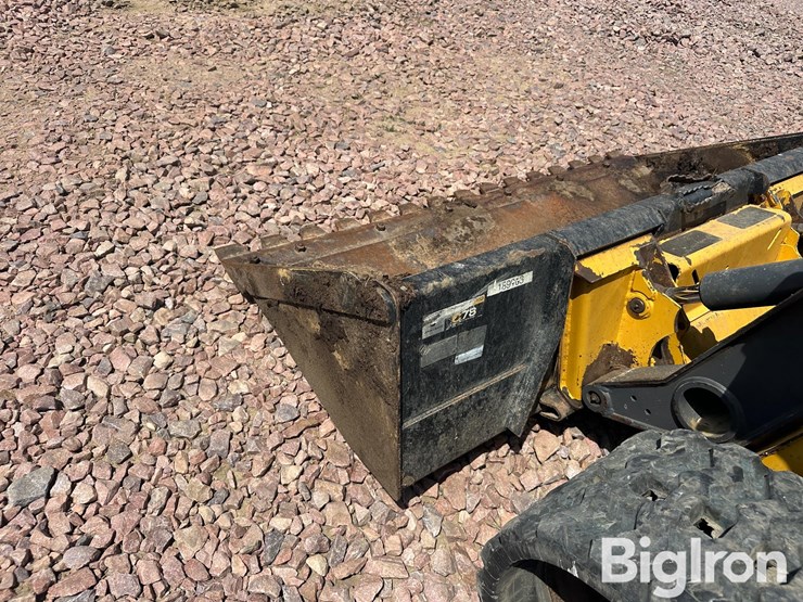 2017-deere-323e-image-10