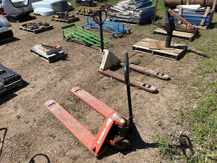 #7446-•-(2)-pallet-jacks-(antigo,-wi)-image-2
