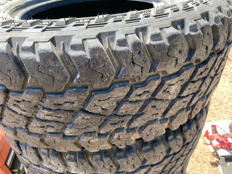 #7427-•-set-of-(4)-cooper-discover-st-tires-(antigo,-wi)-image-10