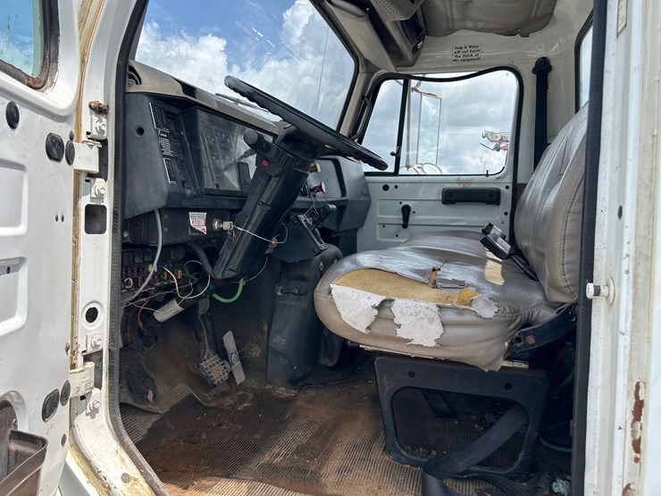 2001-international-4700-image-10