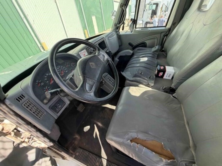 2005-international-durastar-4300-image-7