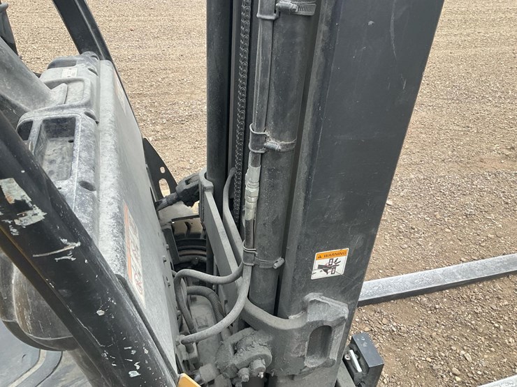 #1359-•-2010-yale-forklift-image-16
