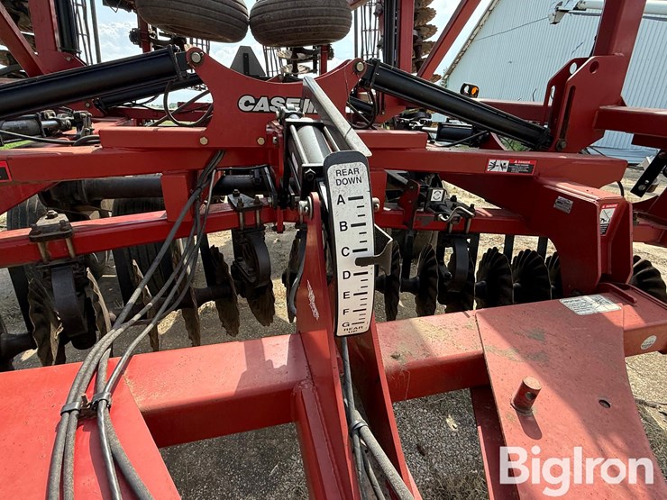 2010-case-ih-330-image-16