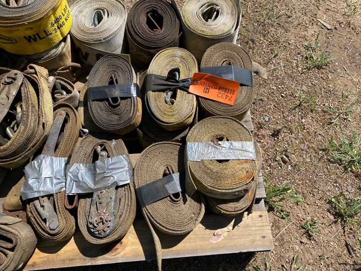 #7432-•-pallet-of-2"-ratchets-and-4"-straps-(antigo,-wi)-image-9