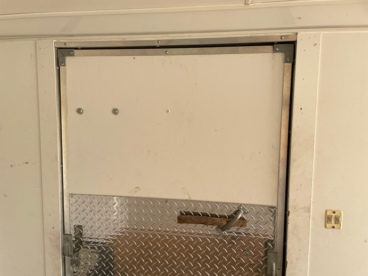 #412-•-2012-middlebury-16'-enclosed-trailer-(has-wi-title)-image-69