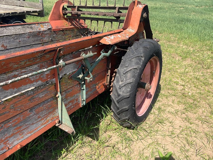 #2010-•-vintage-manure-spreader-(colfax-wi)-image-12
