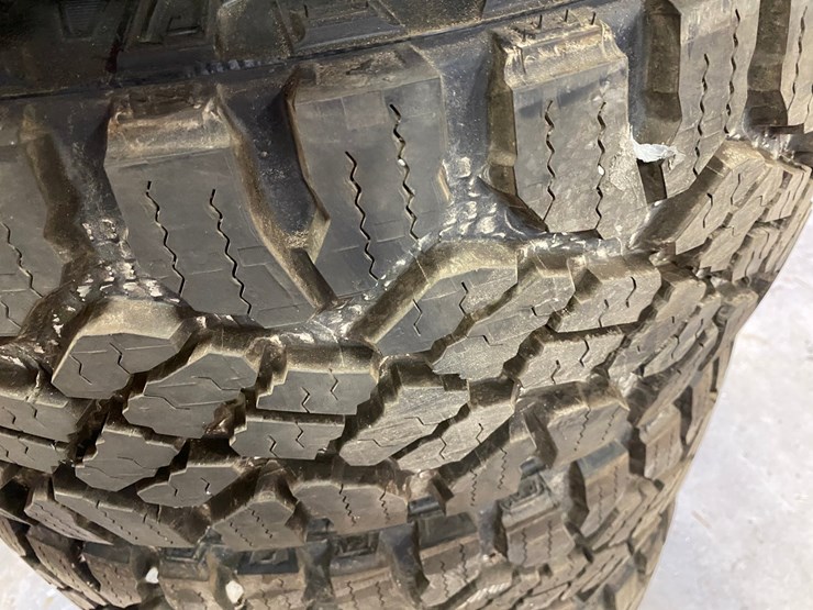 #7524-•-set-of-(4)-tires-on-steel-rims-(antigo,-wi)-image-10