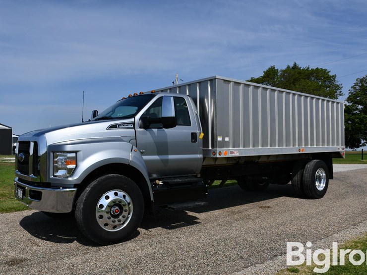 2025-ford-f750-image-1