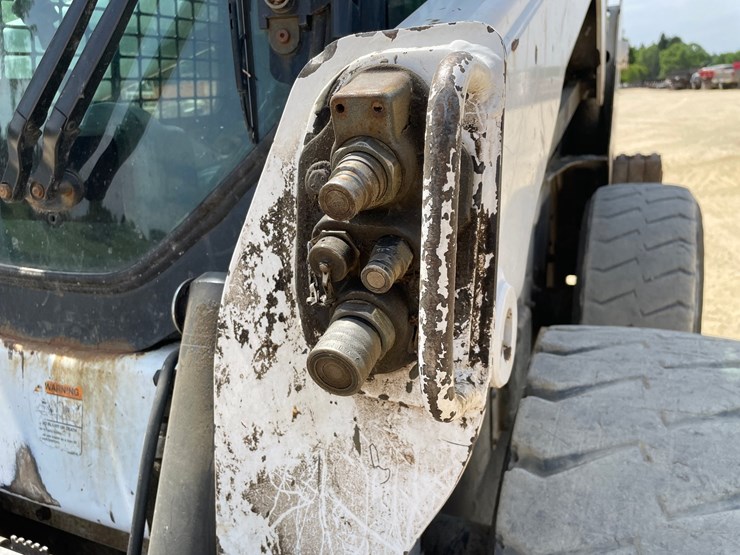 2013-bobcat-s650-image-15