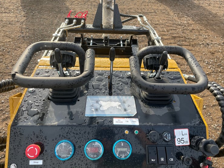 #2009-•-2026-agt-mx-crt23-compact-track-loader-image-11