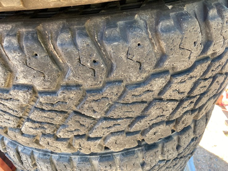 #7427-•-set-of-(4)-cooper-discover-st-tires-(antigo,-wi)-image-11