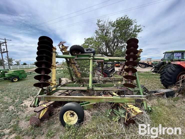 john-deere-230-image-4