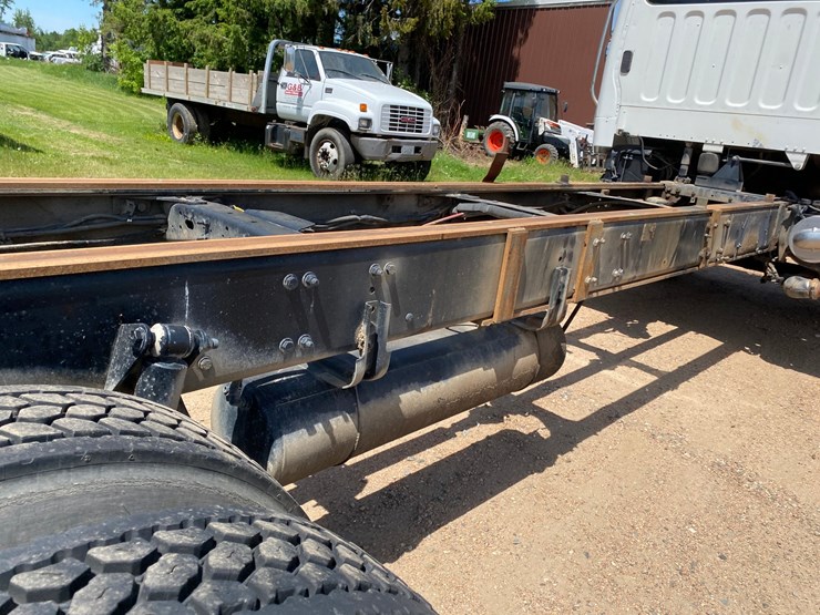 2013-freightliner-114sd-image-35