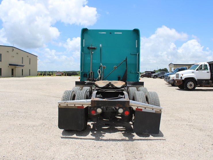 2010-peterbilt-386-image-4