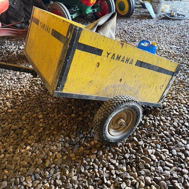 2 wheel lawn and garden Yamaha cart