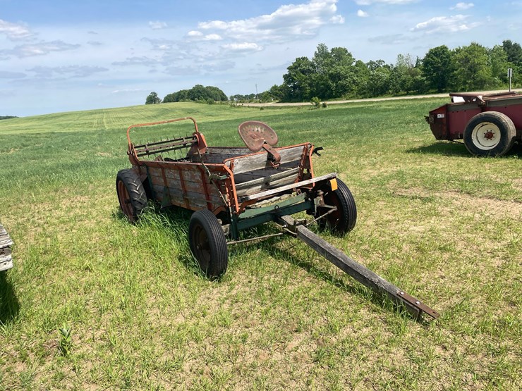 #2010-•-vintage-manure-spreader-(colfax-wi)-image-3