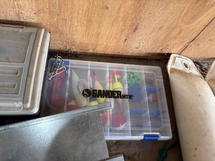 assorted-fishing-tackle-&-gear-image-5