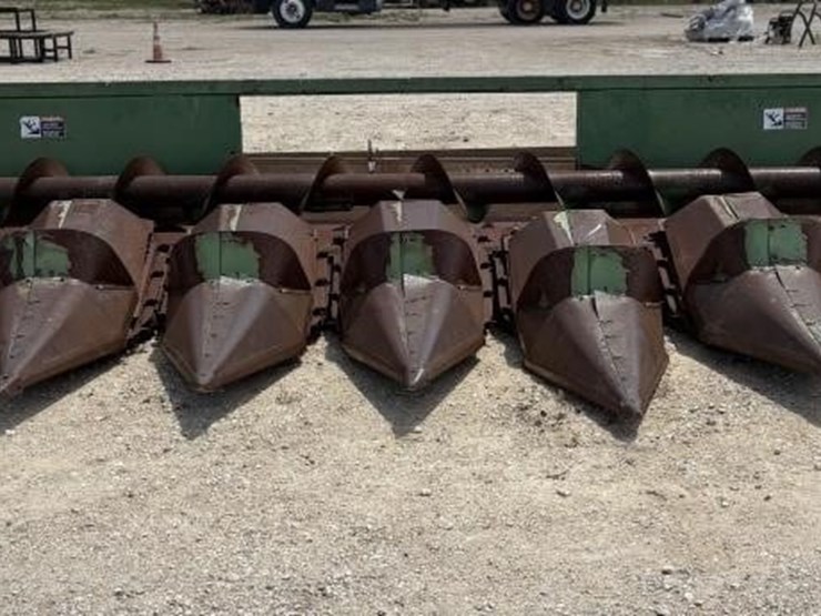 john-deere-842-image-1