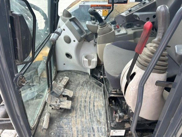 2014-deere-85g-image-14