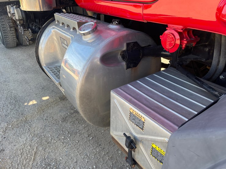#6152-•-2002-mack-rd-model-fuel-tanker-truck-(has-title)-image-25