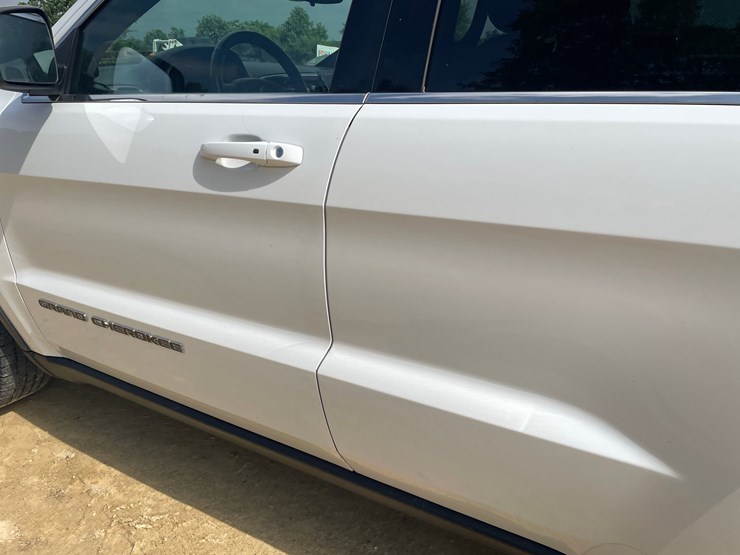 2017-jeep-grand-cherokee-laredo-image-16