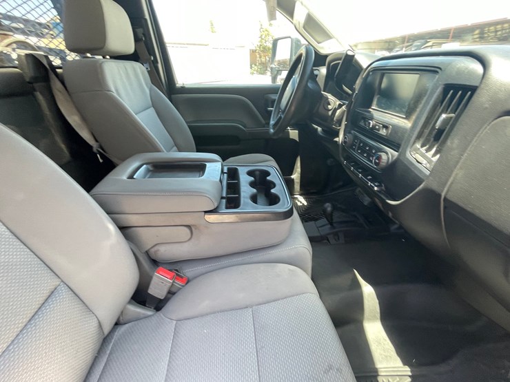 2016-chevrolet-silverado-3500-image-35