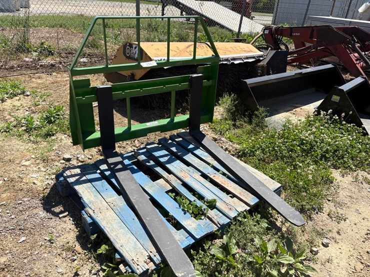 (new)-john-deere-kivel-pallet-fork-attachment-image-1