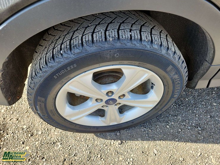 2015-ford-escape-image-12