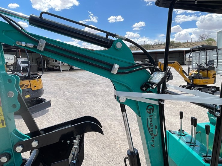 #2653-•-unused-cfg-mini-excavator-image-22