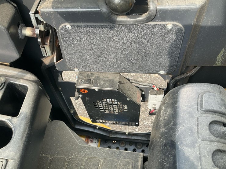 #1358-•-2017-yale-electric-forklift-image-27
