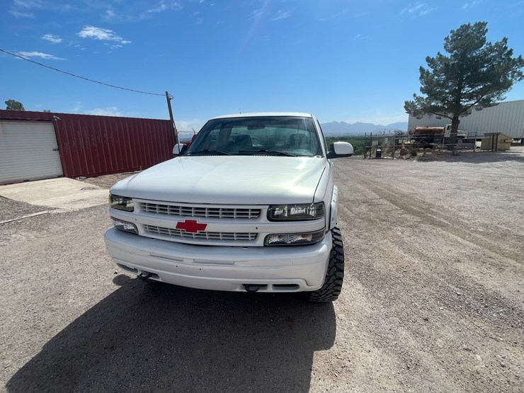 #212-•-2001-chevrolet-silverado-pickup-truck-(has-a-nm-title-image-3