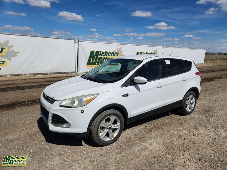 2016-ford-escape-se-image-1