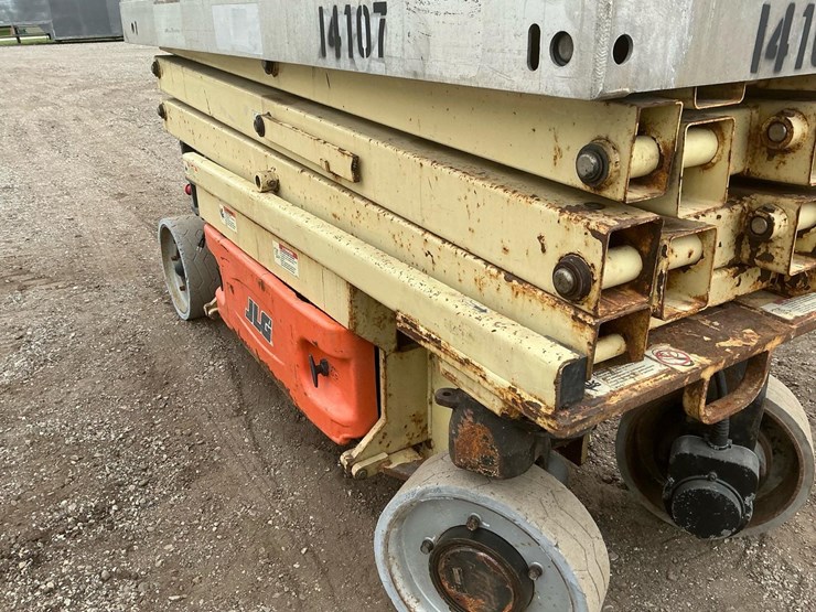 2005-jlg-2030es-image-11