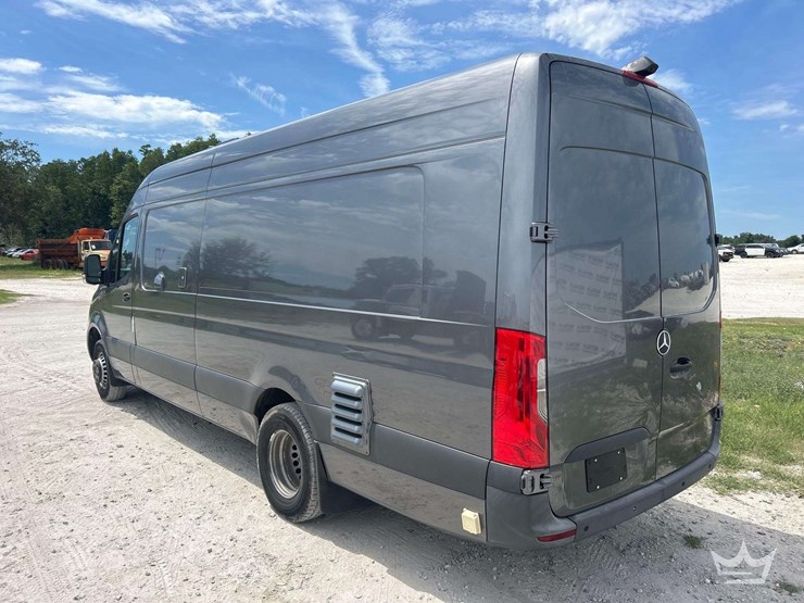 2021-mercedes-benz-sprinter-4500-image-4