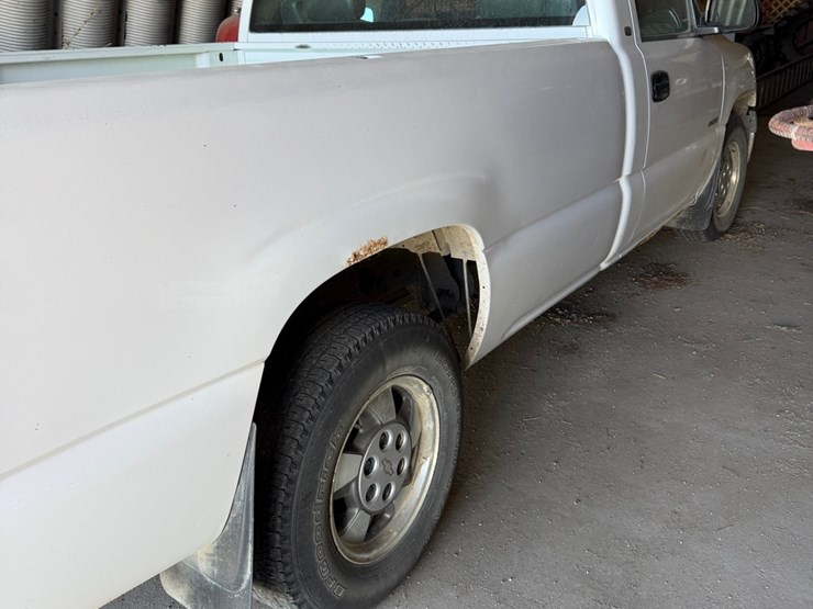 2002-chevy-1/2-ton-long-box-2wd-pickup,-6-cyl-gas,-automatic-transmission-image-9