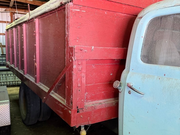 1950-ford-truck-with-box-and-hoist,-2-ton-image-3