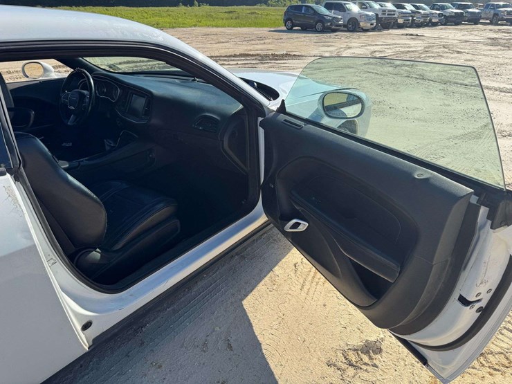 2015-dodge-challenger-r/t-hemi-2d-coupe---193,876-miles-image-16