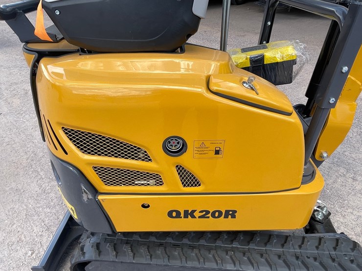 #2662-•-unused-cfg-mini-excavator-image-30