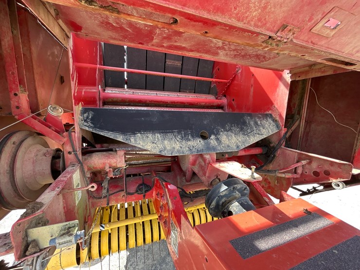 new-holland-br7060-image-8