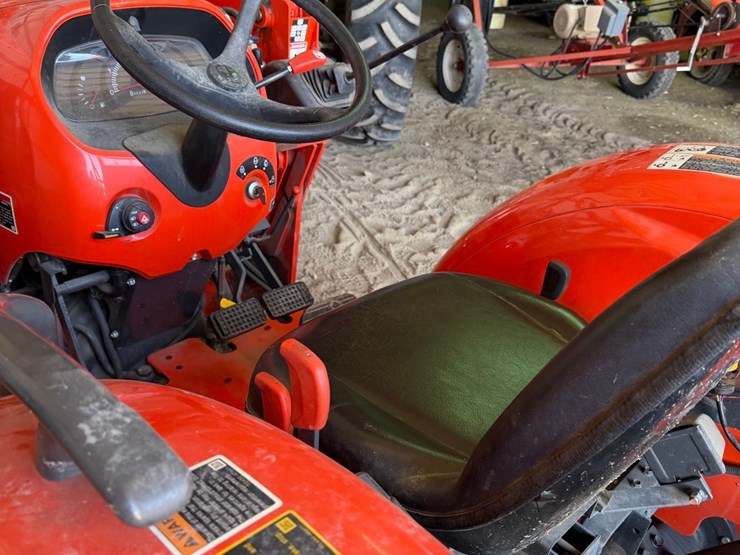 l-4600-kubota-mfd-tractor-with-loader,-237-hours-image-9