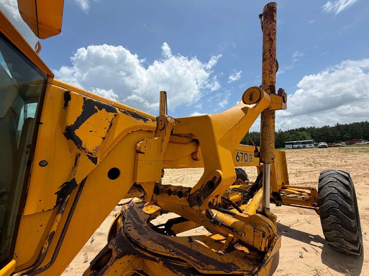 1992-deere-670b-image-34