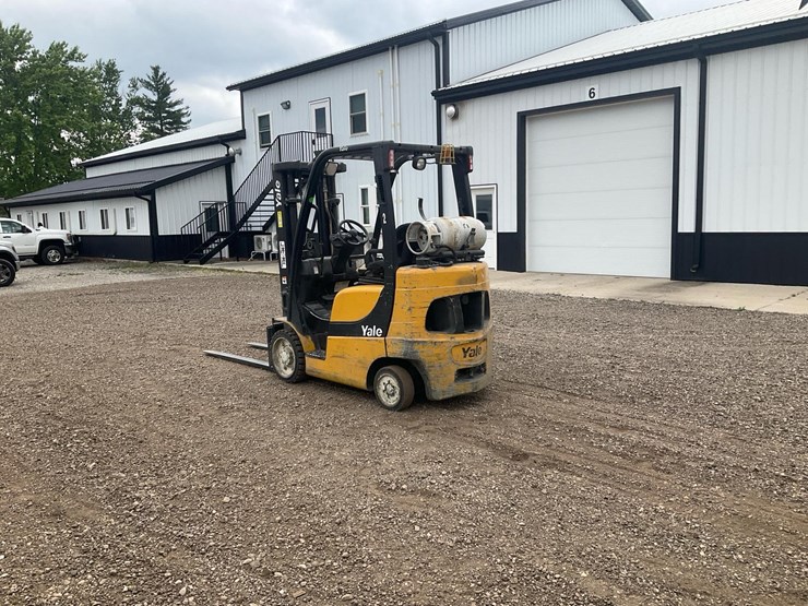 #1359-•-2010-yale-forklift-image-7