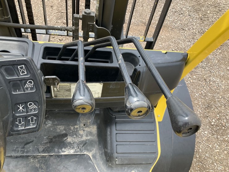 #1379-•-2010-hyster-90-fortis-forklift-image-18