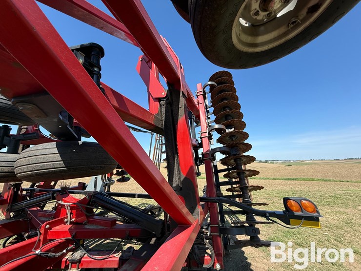 2011-case-ih-330-image-19
