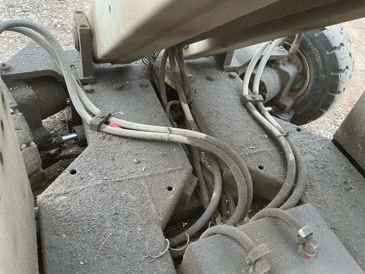 #1301-•-mec-254ht-scissor-lift-image-38