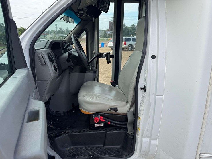 2018-ford-e350-image-10