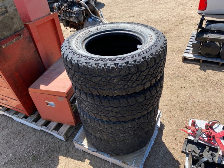 #7427-•-set-of-(4)-cooper-discover-st-tires-(antigo,-wi)-image-3
